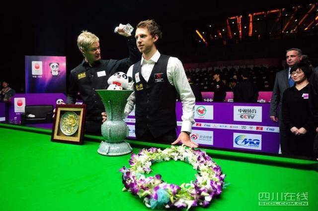 他的战术执 他的战术执